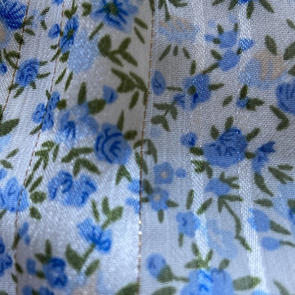 Short Sleeve Summer Blouse - Picture 6 of 6